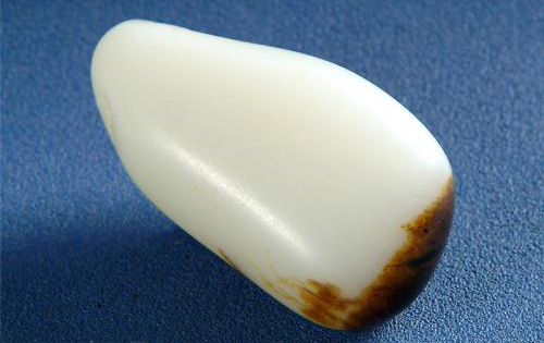 假和田玉如何辨别真假？