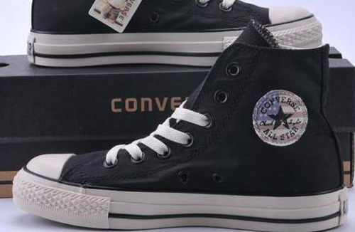 想知道怎么样辨别匡威鞋真假方法吗？